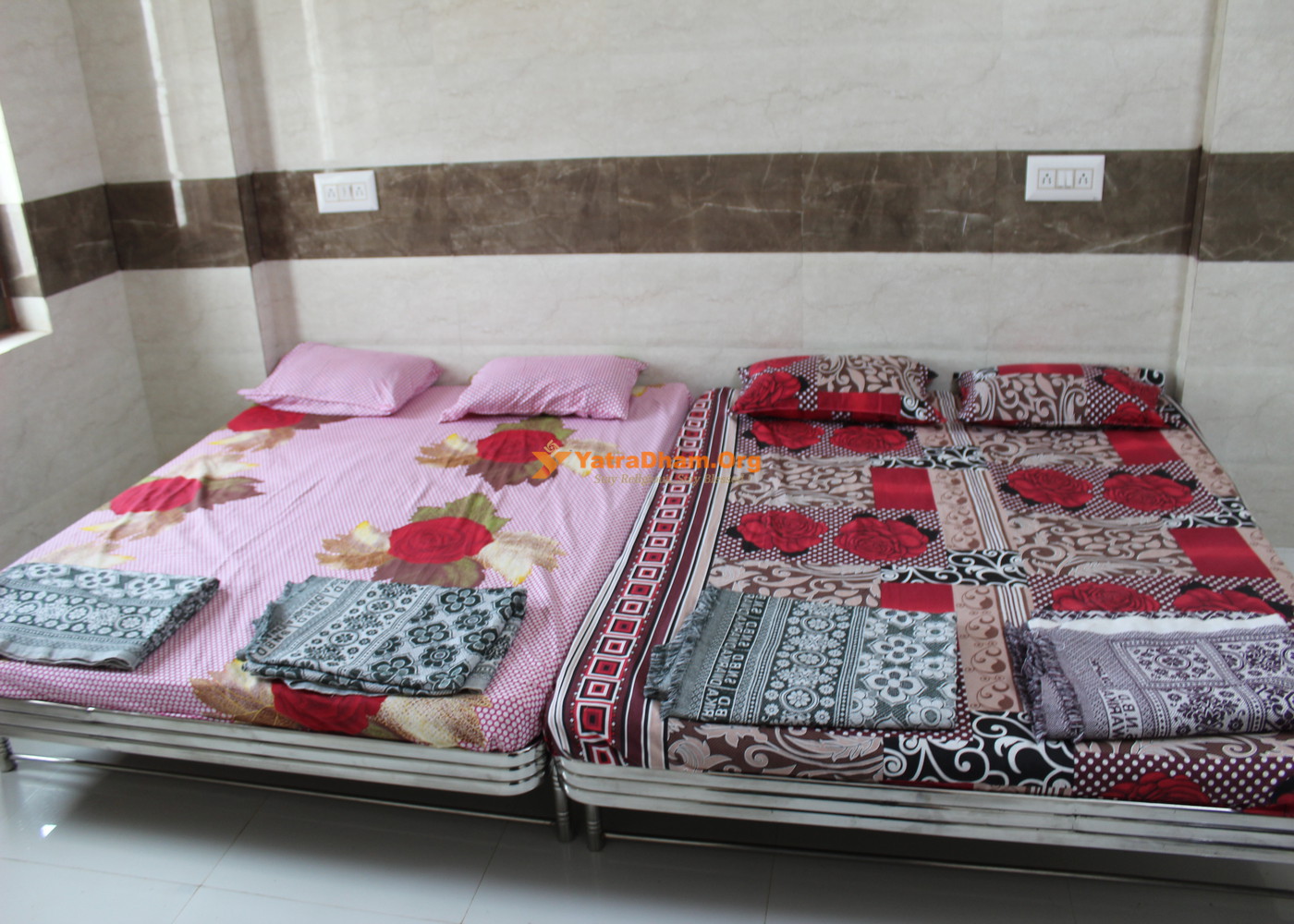 8 Bed AC Room
