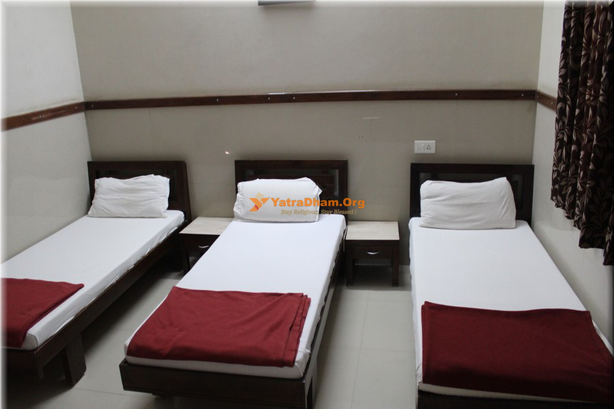 3 Bed AC Room